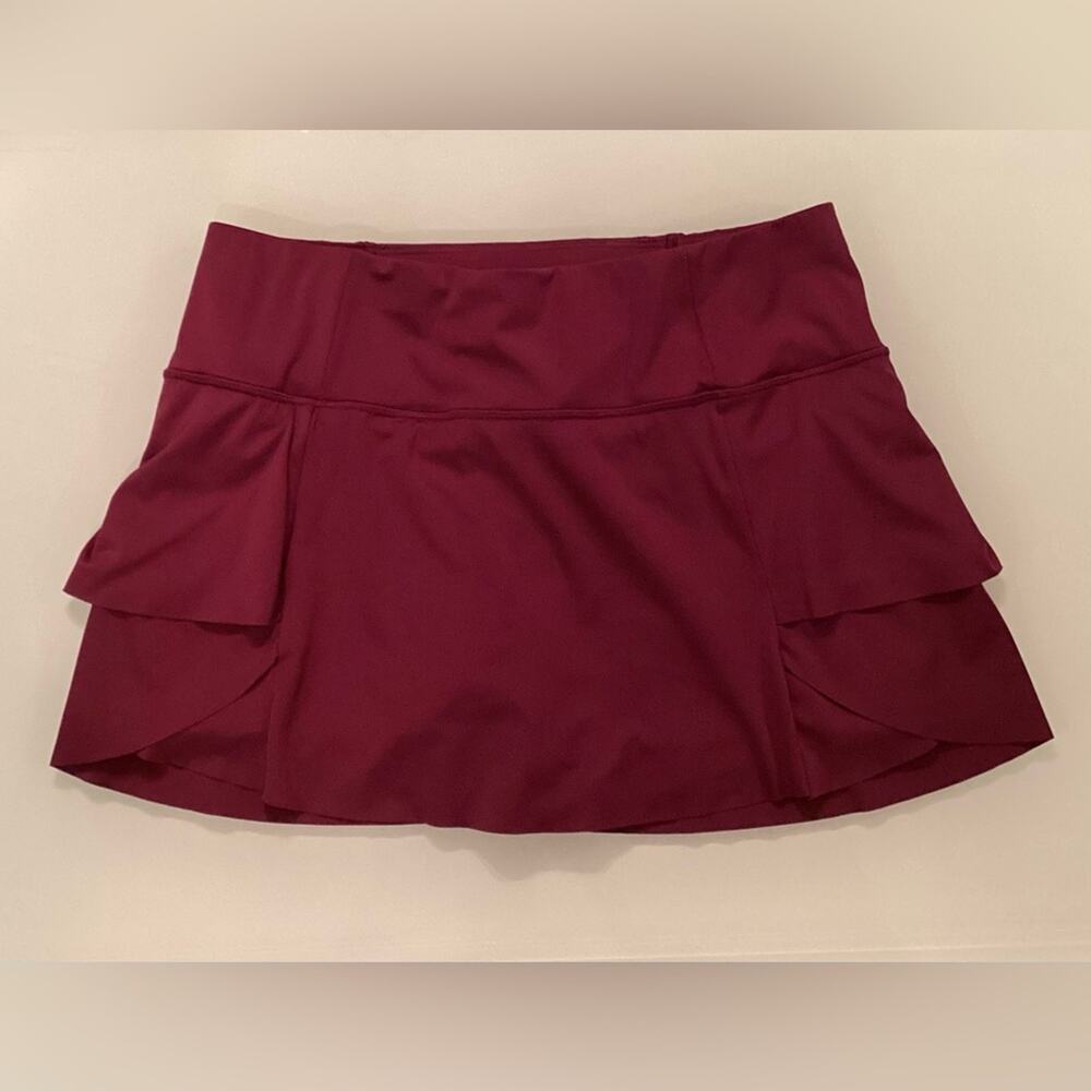 Athleta Ladies Purple/Wine Small Skort in Excellent Preloved Condition.